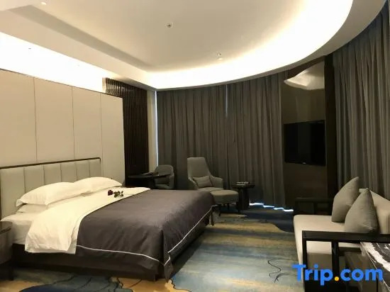 Qianxi Silk Road International Hotel (Zhangye High-speed Railway Station)