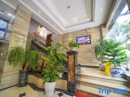 Yi Long Hua Chen Impress Business Hotel