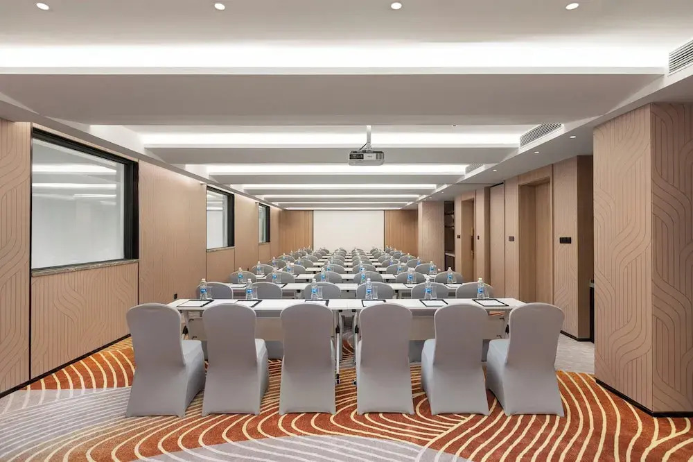 Holiday Inn & Suites Shanghai Changfeng by IHG