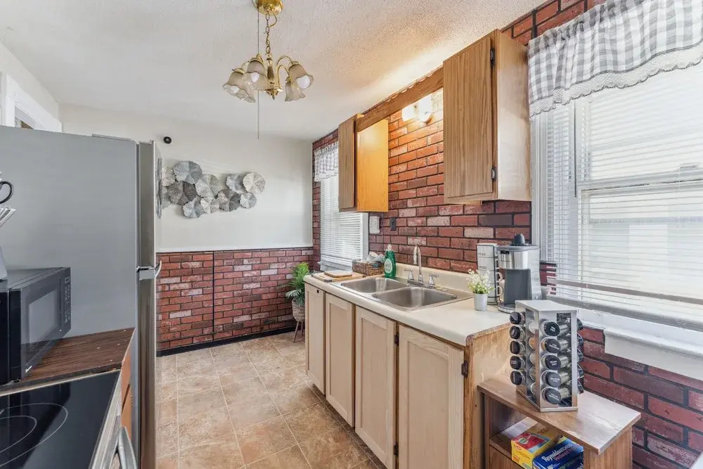 2BR Near Niagara Falls Parking + WiFi