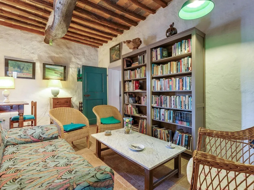 Lovely Holiday Home in Castellina in Chianti With Garden