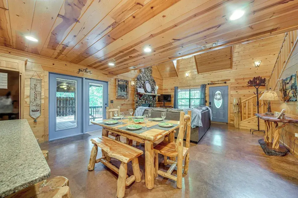 Hot Tub + Game Room: Family Retreat in Broken Bow
