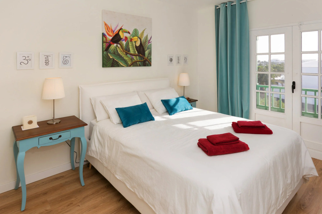 Apartamento OM con piscina y vistas al mar