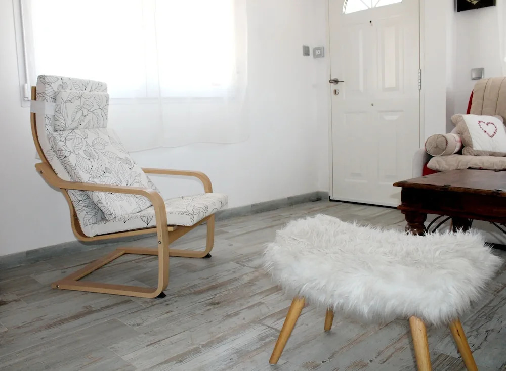 Charming Upper Bungalow With Terrace and Communal Pool in Torrevieja