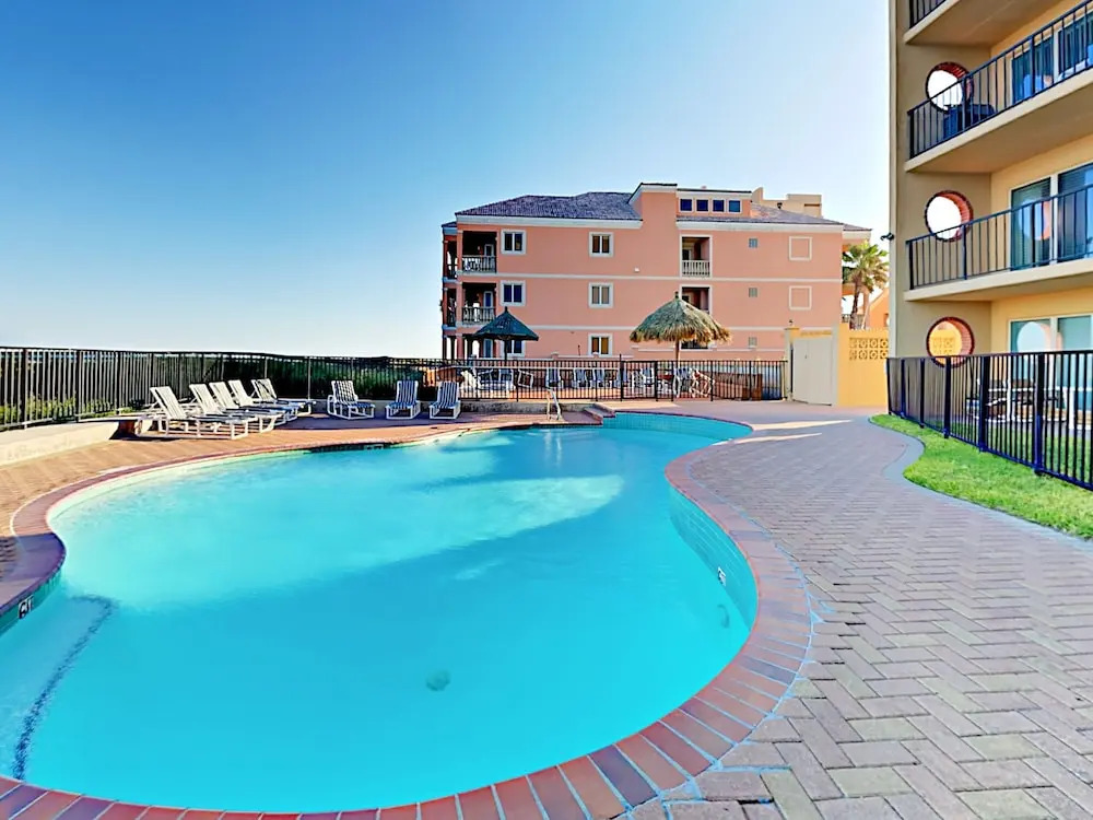 4400 Gulf Blvd Condo Unit 105