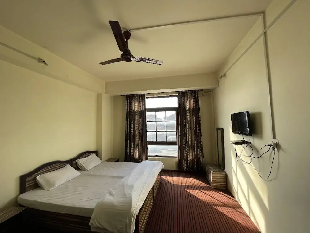 Goroomgo Burge Green Guest House