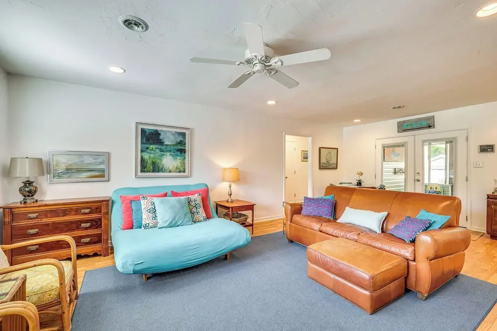 Oak Island Cottage: Minutes to Long Beach!