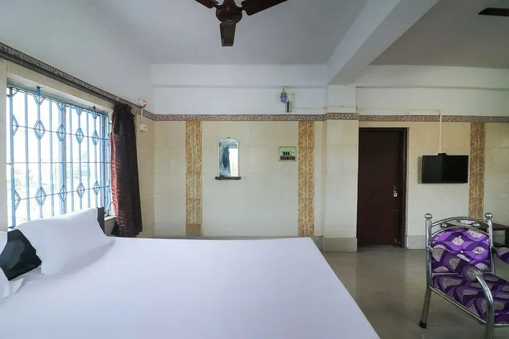 Silver Woods by OYO Rooms