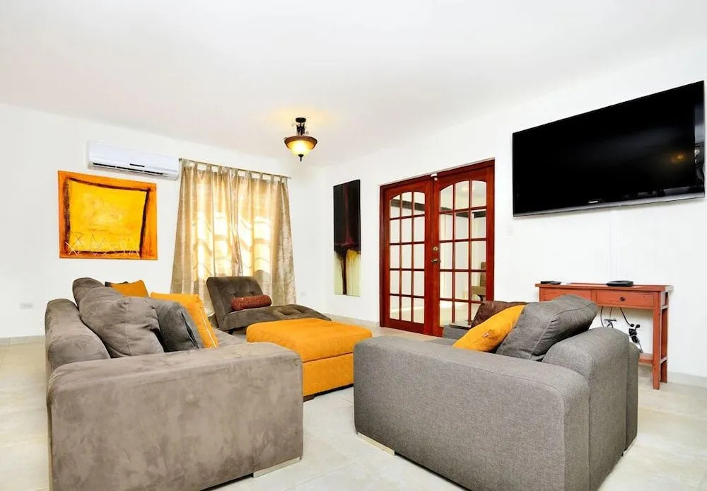 Jolie Villa