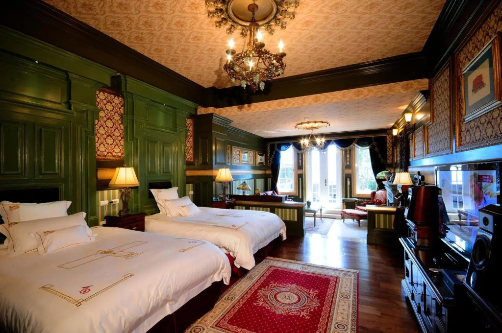 The Old England Manor