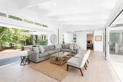 9 Cooran Court
