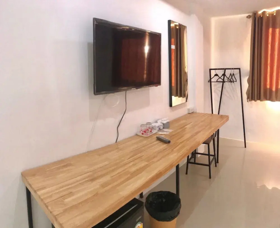 Tonggrila Patong Hostel - Adults Only