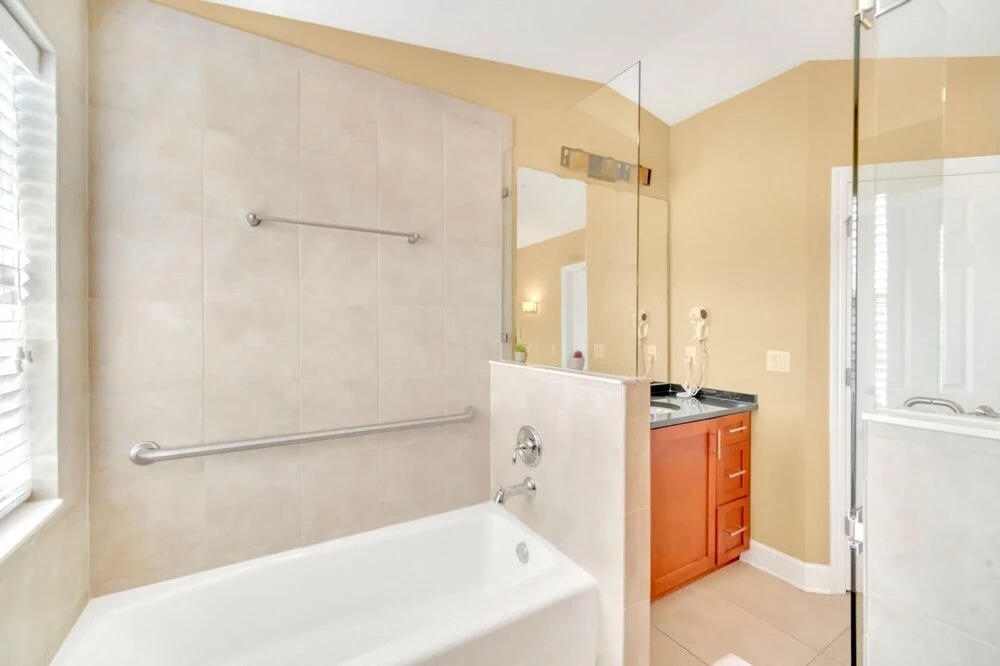 4BR Townhome in Damai Resort With Netflix
