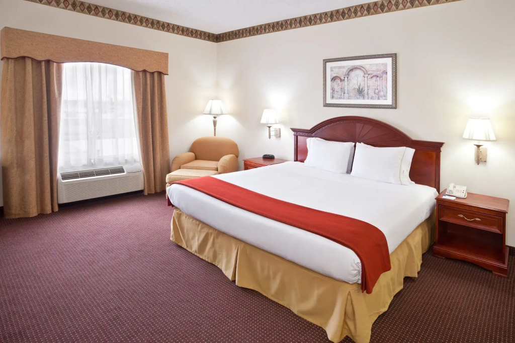 Holiday Inn Express Toledo-Oregon by IHG