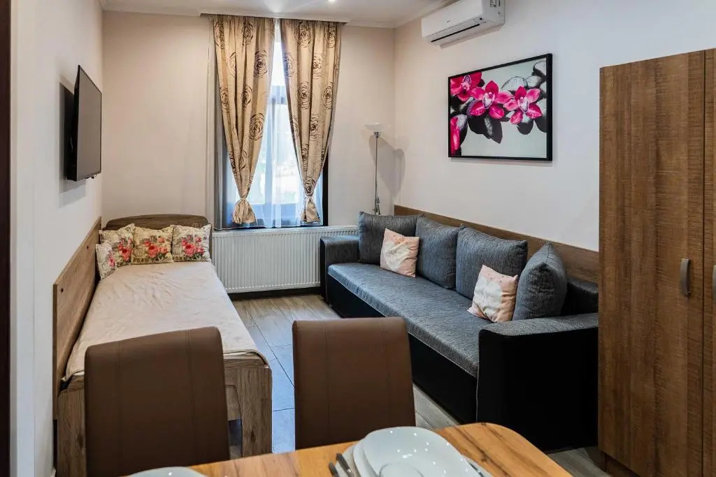 Allium Apartment