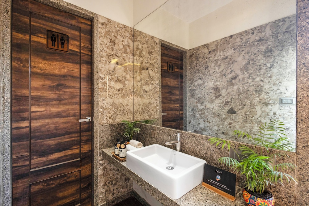 ELIVAAS Prive Mountain Creek 1 Luxe Room