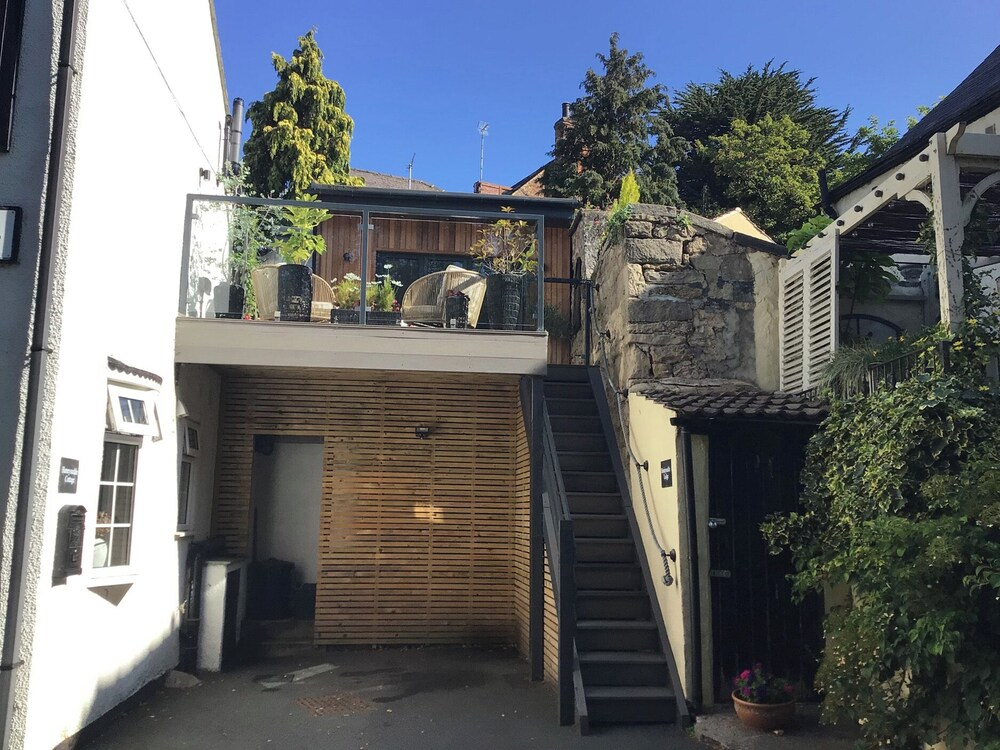 Honeysuckle Lodge