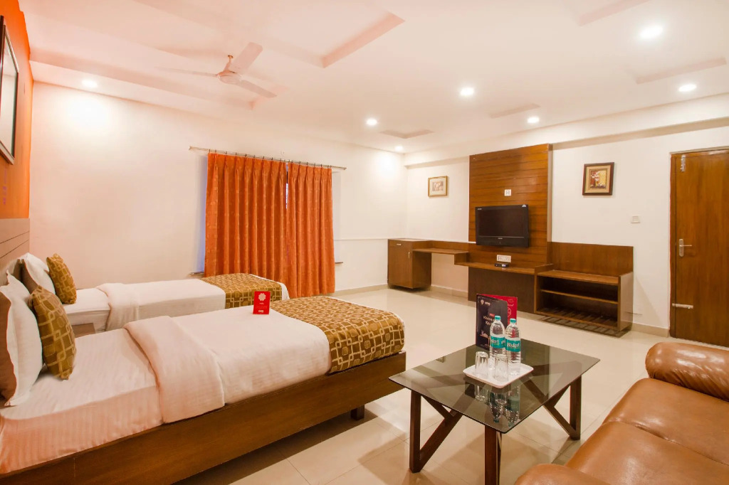 OYO 11400 The Down Town Suites