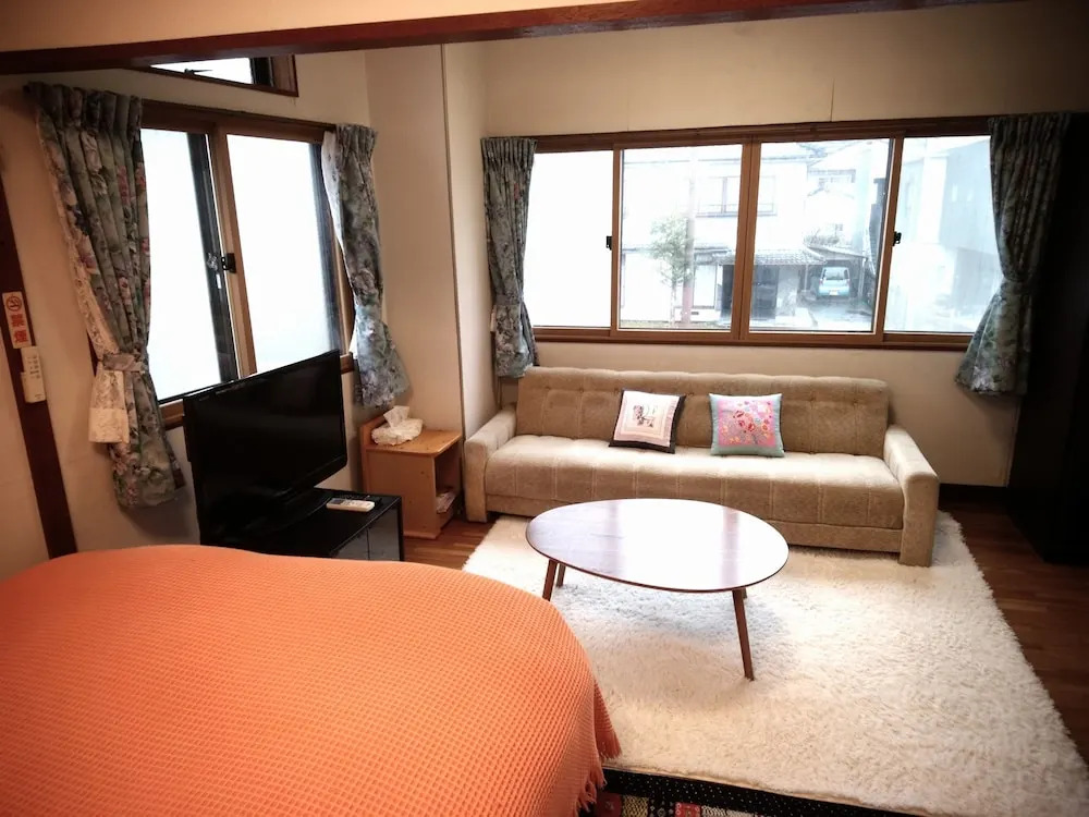 Hitoyoshi Mori no Hall Lady's Inn – Caters to Women