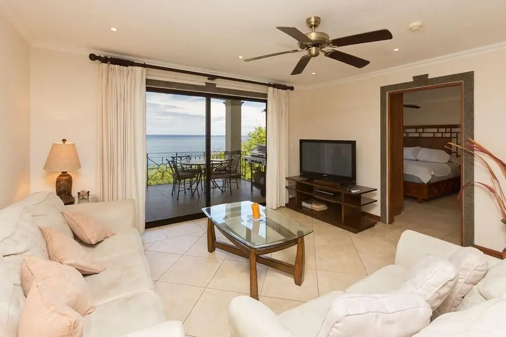 Ocean View Condo - Few minute walk to the beach and restaurants