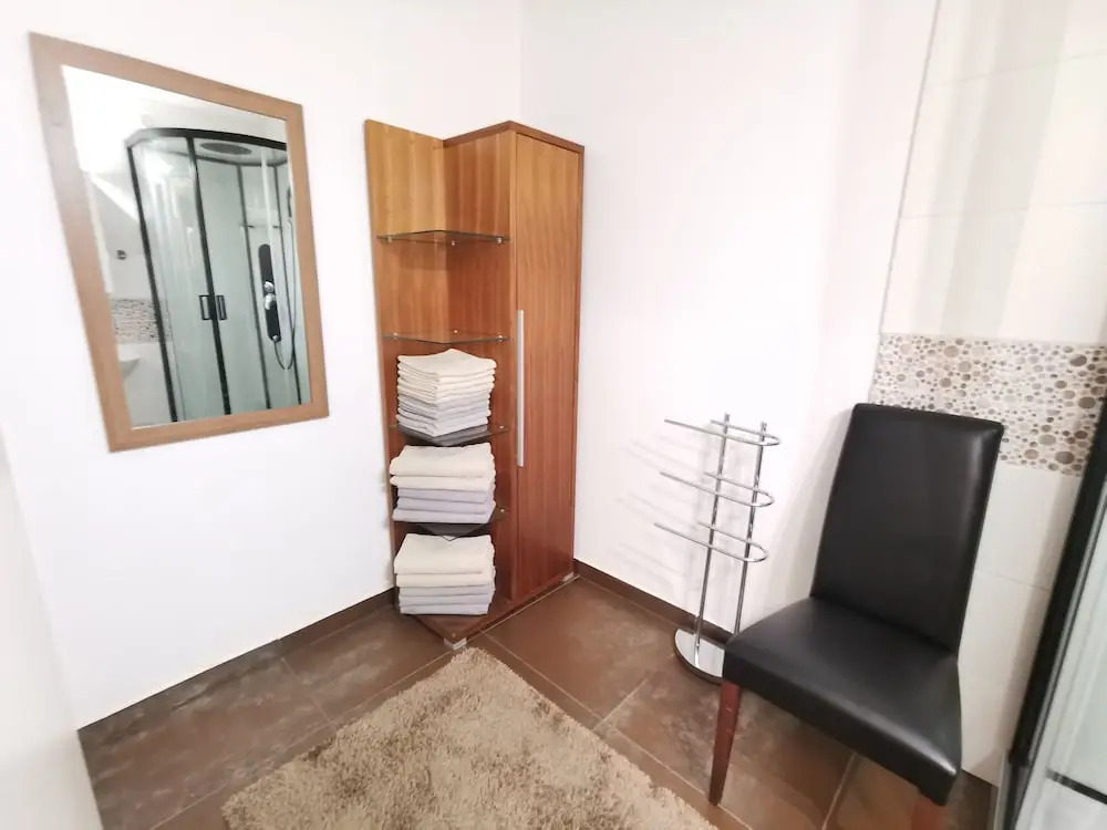 Domovoj Apartments and Rooms