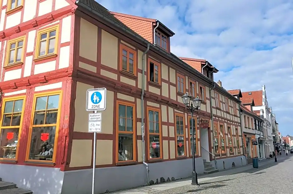 Hotel garni "Alte Warener Zeitung"