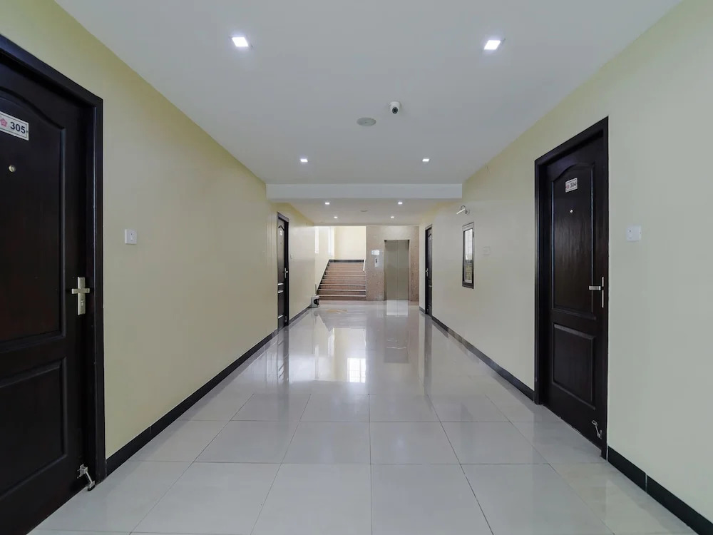 Oyo 11563 Shiva Grand Inn