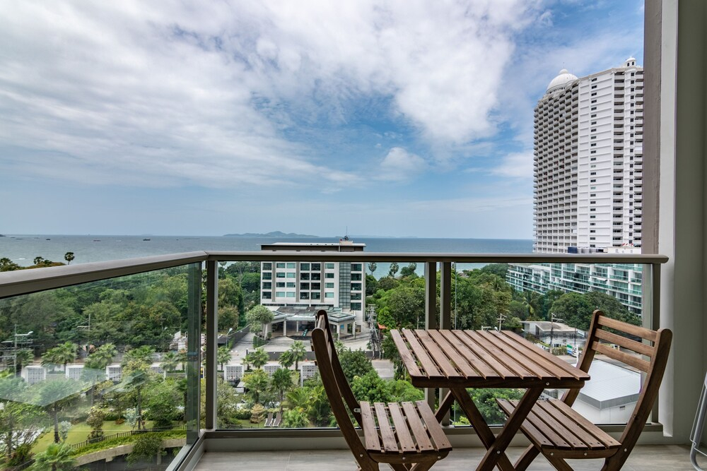 Riviera 1BR Sea View A804