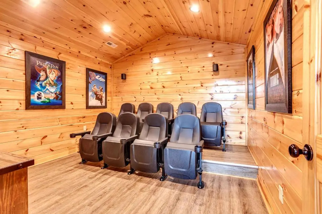 4 Bedroom Cabin for 14