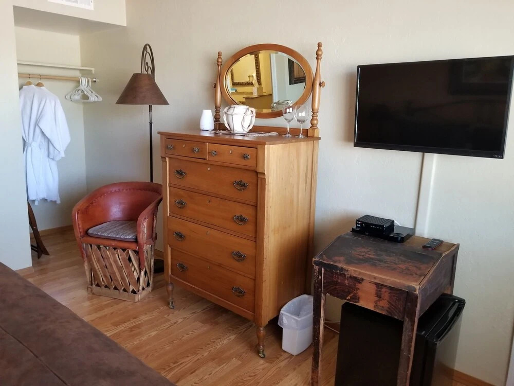 Full Circle Ranch w/ Mtn Views in Cave Creek
