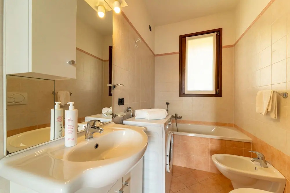 Willow Apartment With Lakeview by Wonderful Italy