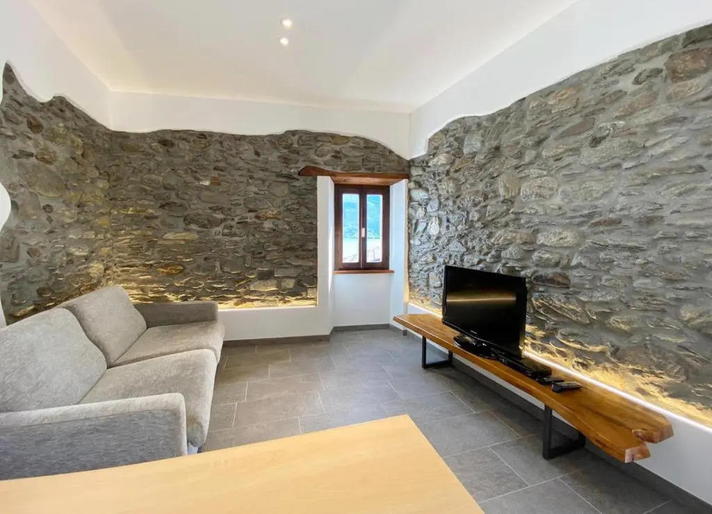 Independent Stone House with Lake View