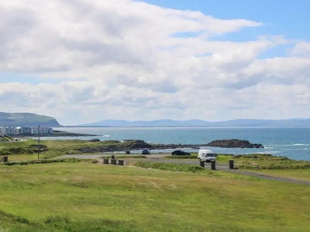Shell Hill 3-bed Apt, Sleeps 6, 15 Mins to Beach