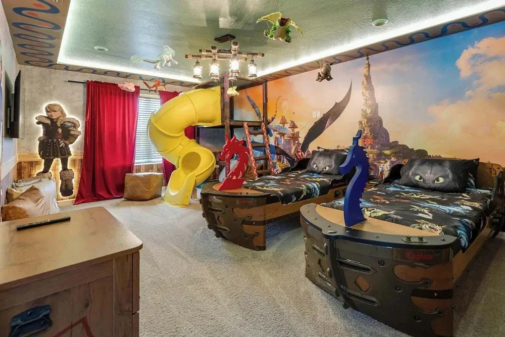 Luxury 9BR Solara Home, Themed Fun & Pool