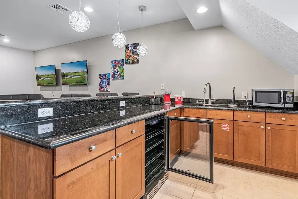 Inviting 5BR Villa in Reunion Resort