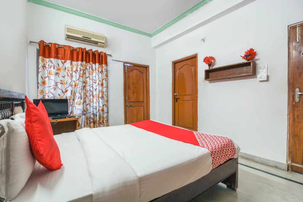 OYO 71611 Krupa Service Apartments