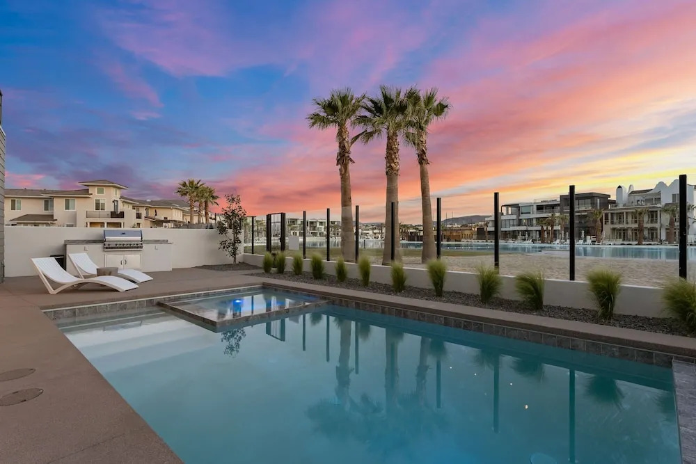 Modern Lagoon 7 Bedroom Home