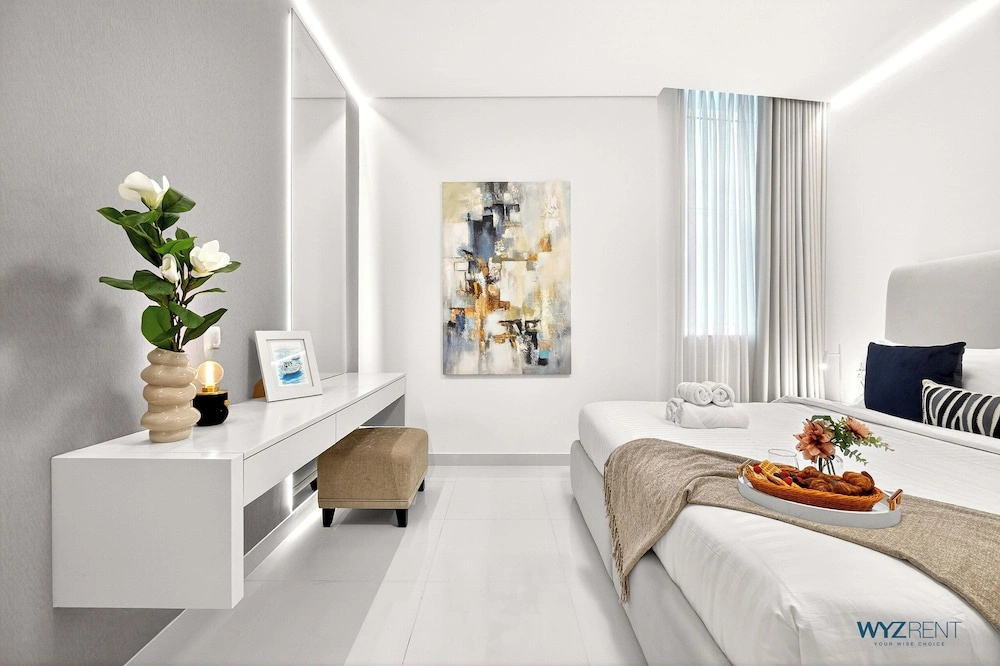WYZ RENT|Grand 1BR Cour Jardin Near Bay Avenue