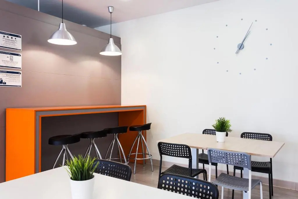B&B HOTEL Girona 2