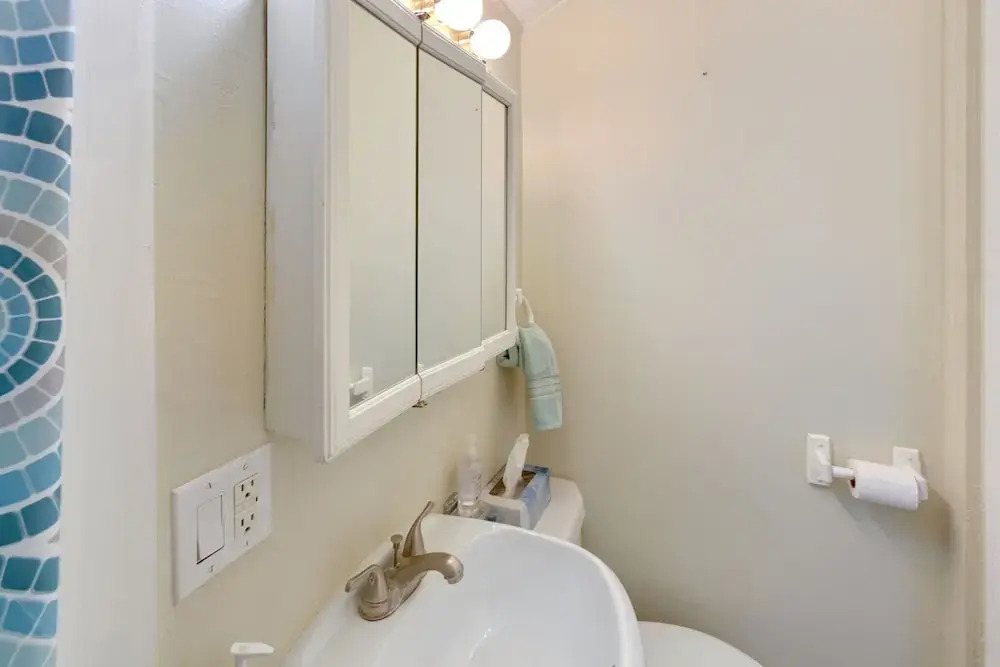 Fuller House Just 3 Blocks To Beach 3 Bedroom Home by Redawning
