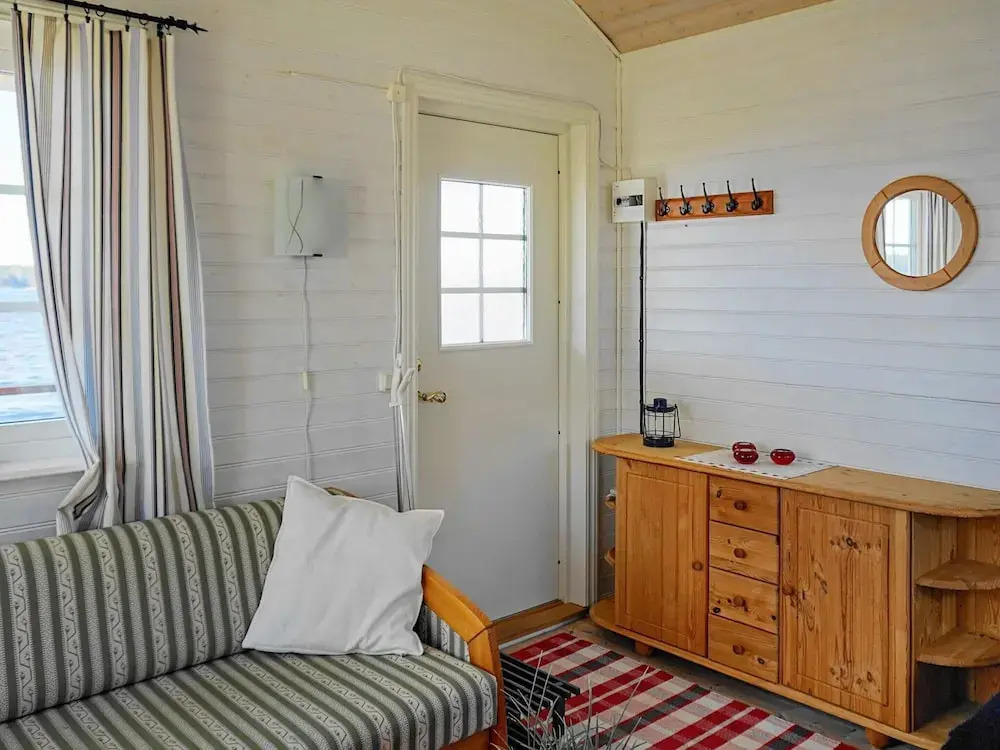 6 person holiday home in GULLSPåNG