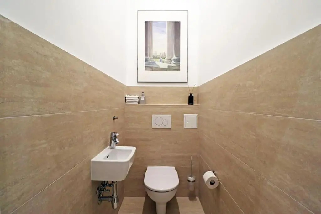 Center apt in best area near park & danube 20’to Airport