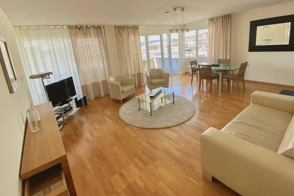 Modern, bright and spacious 3 bedrooms 2 bathrooms