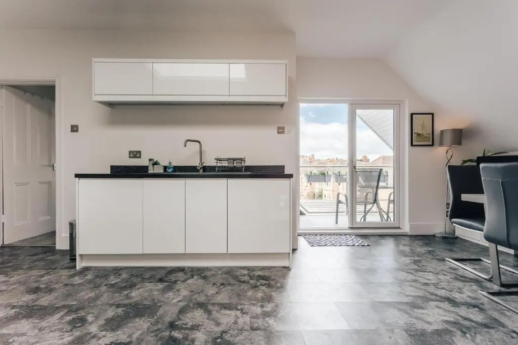 Private Two Bedroom Residence in Southbourne - Private Parking - Off the High Street - Minutes Away from the Beach