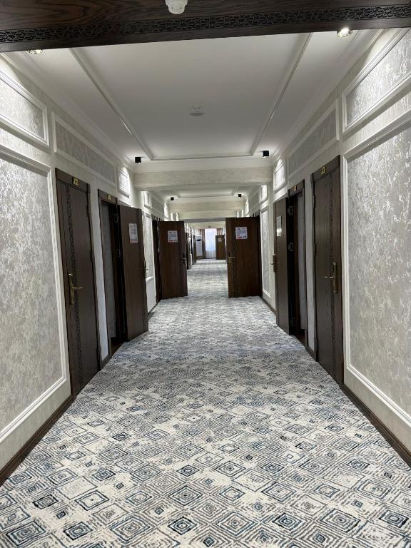 Отель Shergiron Plaza