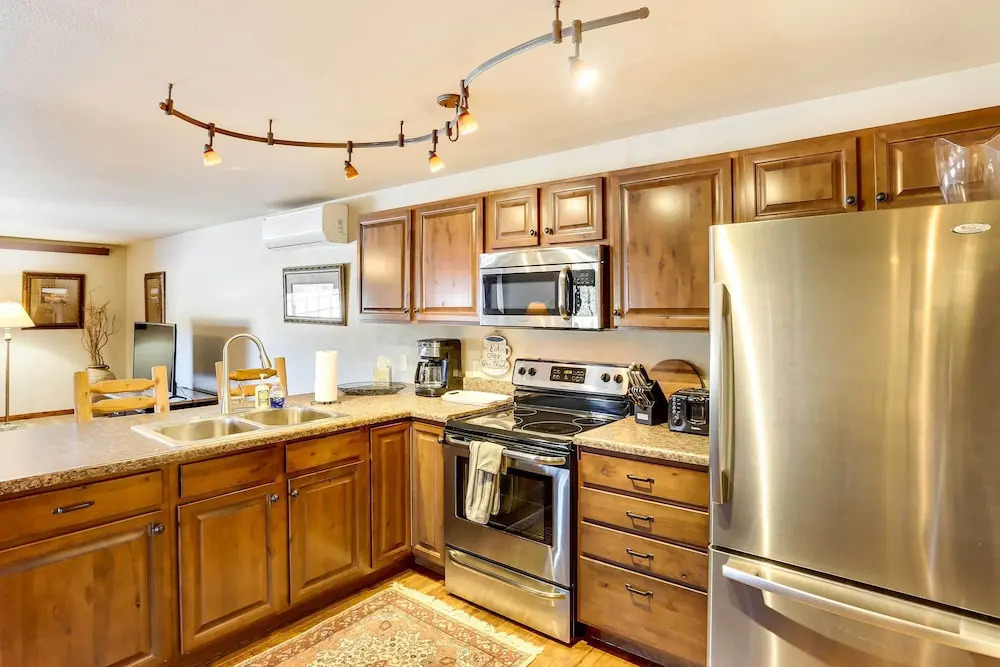 Centrally-located Deadwood Apt w/ Mountain Views!