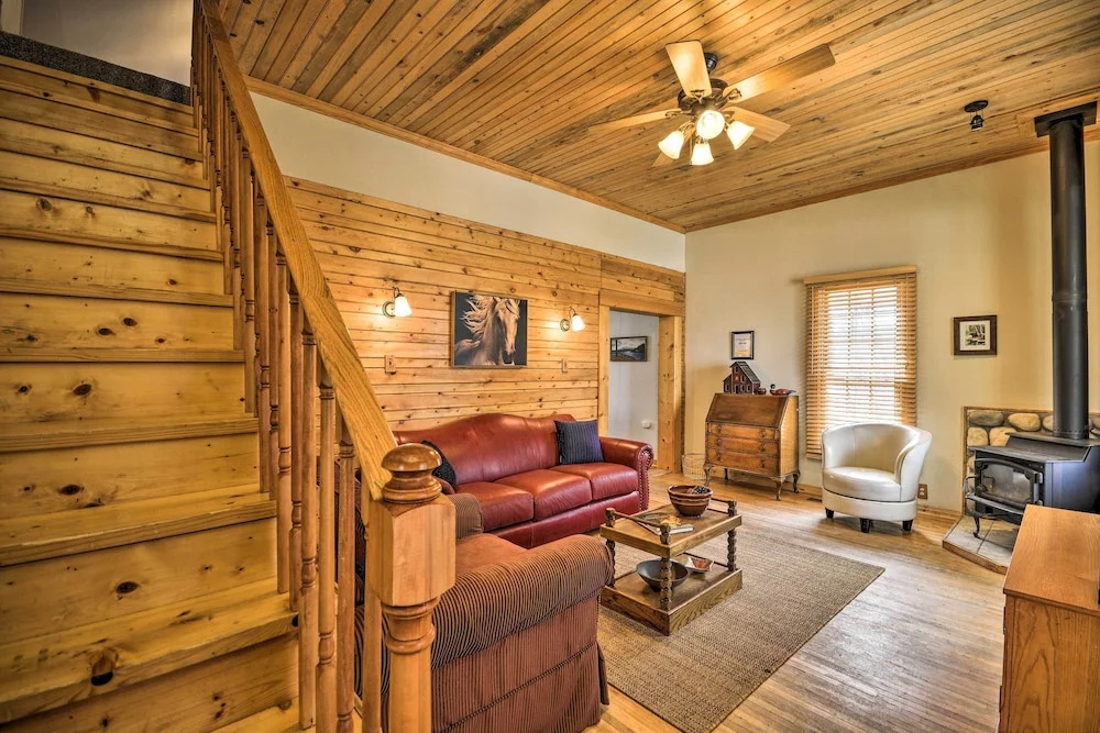 Pet-friendly Cody Home - Walk to Main Street!