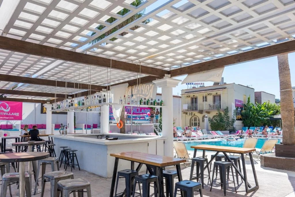 Отель Quayside Village Hotel — Adults Only