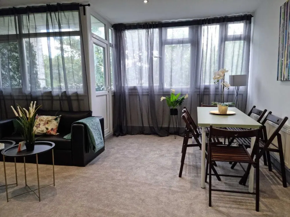 Remarkable 3-bed Apartment in London