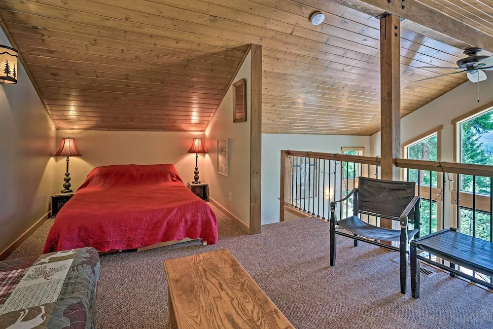 Private Leavenworth Cabin w/ Mtn Views & Fire Pit